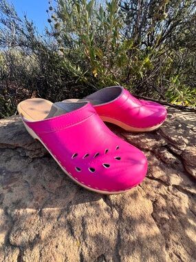 Women's Hot Pink Leather Clog Mules